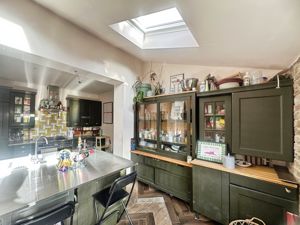 Kitchen- click for photo gallery